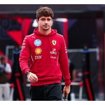 フェラーリのF1ドライバー、23歳“豪華ライフスタイル”インフルエンサーと婚約