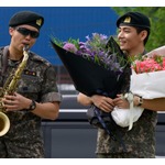 BTSメンバーのRMとVが兵役終える「待っていてくれた皆さんに心から感謝」残るは3人
