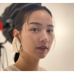 のん、“おっきい”イヤリングのデコ出しショットに「ウソみたいに大きい」の声