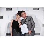 田中は太田夫妻の“接着剤”、プラチナ夫婦授賞式にもなぜか呼ばれる。